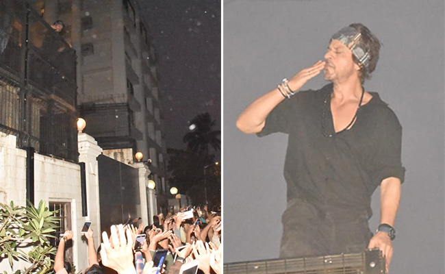 <i>Pathaan</i>'s "<i>Mehmaan Nawaazi</i>" At Mannat: Shah Rukh Khan Sums It Up