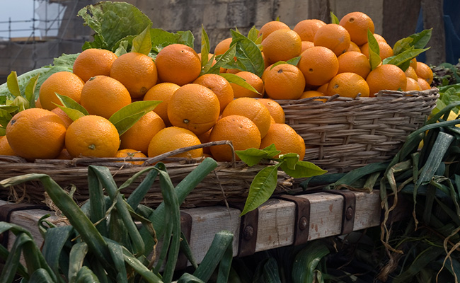 सर्दियों में खाएं संतरे जैसा दिखने वाला ये फल, Heart से लेकर Skin तक के लिए है फायदेमंद