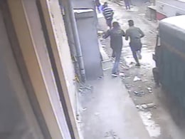 दिल्ली : वजीराबाद में ATM की कैश वैन लूट की घटना CCTV में कैद, भागते दिखे बदमाश दिल्ली : वजीराबाद में ATM की कैश वैन लूट की घटना CCTV में कैद, भागते दिखे बदमाश