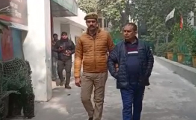 Noida: LLB में एडमिशन दिलाने के बहाने रेप करने के आरोप में EPFO का असिस्टेंट कमिश्नर गिरफ्तार