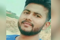 Swiggy Agent Dies After Car Hits, Drags Him For 500 Metres In Noida Swiggy Agent Dies After Car Hits, Drags Him For 500 Metres In Noida