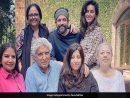 78 साल के हुए जावेद अख्तर, पिता के बर्थडे पर जोया ने शेयर की थ्रोबैक तस्वीर, बेटे फरहान ने भी लिखा खास मैसेज 78 साल के हुए जावेद अख्तर, पिता के बर्थडे पर जोया ने शेयर की थ्रोबैक तस्वीर, बेटे फरहान ने भी लिखा खास मैसेज
