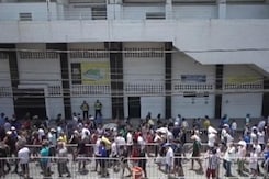 Fans Line Up To Pay Homage To Football Icon Pele Fans Line Up To Pay Homage To Football Icon Pele