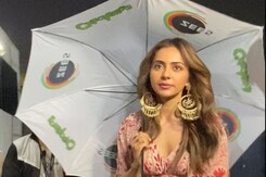 रकुल प्रीत सिंह फिल्म का प्रमोशन करते हुए हुई स्पॉट रकुल प्रीत सिंह फिल्म का प्रमोशन करते हुए हुई स्पॉट