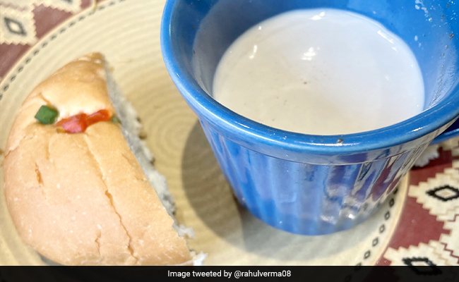 शख्स ने बची हुई चाय के साथ ब्रेड की फोटो शेयर की, पूछा ऐसा सवाल, भड़क गए लोग, बोले- तुम दूध Horlicks पियो...