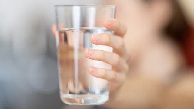 Drinking adequate amount of water helps keep kidneys healthy