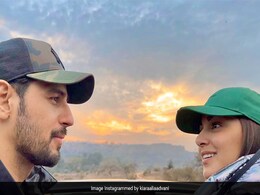 Kiara Advani And Sidharth Malhotra's Superb Cap Style Comes With A Sunset In The Background Kiara Advani And Sidharth Malhotra's Superb Cap Style Comes With A Sunset In The Background