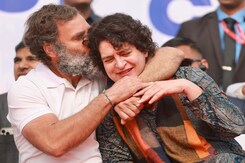 Rahul Gandhi Hugs, Kisses Sister Priyanka During Yatra. Video Is Viral Rahul Gandhi Hugs, Kisses Sister Priyanka During Yatra. Video Is Viral