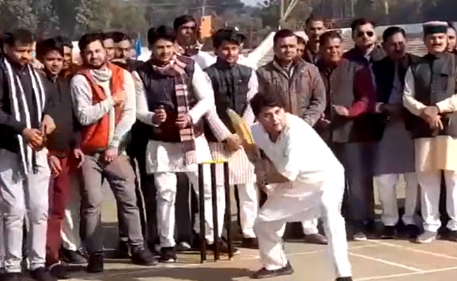 Watch: Minister J Scindia's "Ideal Sunday" - Playing His Favourite Game