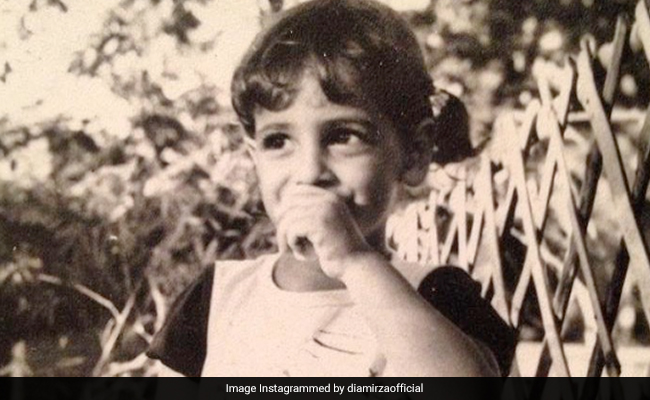 एशिया की सबसे खूबसूरत महिला का खिताब जीत चुकी है यह बच्ची, पहली ही फिल्म से बन गई थी बड़ी स्टार, पहचाना?