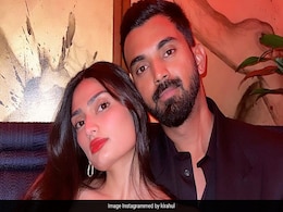 KL Rahul और Athiya Shetty ने इन लुक्स से दिए कपल गोल्स, एक जैसे कपड़े पहने कई बार आए नजर  KL Rahul और Athiya Shetty ने इन लुक्स से दिए कपल गोल्स, एक जैसे कपड़े पहने कई बार आए नजर