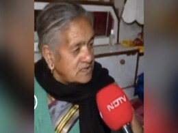 "पहनने को कपड़े भी नहीं हैं...", जोशीमठ में राहत शिविर में रह रही बुजुर्ग महिला का छलका दर्द "पहनने को कपड़े भी नहीं हैं...", जोशीमठ में राहत शिविर में रह रही बुजुर्ग महिला का छलका दर्द