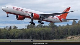 Flight Delay: 7 घंटे तक एयरपोर्ट पर अटके रहे यात्री, दोपहर 12.55 की जगह रात 8.14 पर रवाना हुई फ्लाइट