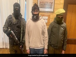 Lashkar Terrorist Aide Arrested In Srinagar With Rs 10 Lakh Cash, Drugs Lashkar Terrorist Aide Arrested In Srinagar With Rs 10 Lakh Cash, Drugs