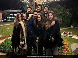 मलाइका अरोड़ा ने बॉयफ्रेंड अर्जुन कपूर और खास दोस्तों संग सेलिब्रेट किया न्यू ईयर 2023, फैन ने लिखा- प्लीज इस साल शादी  मलाइका अरोड़ा ने बॉयफ्रेंड अर्जुन कपूर और खास दोस्तों संग सेलिब्रेट किया न्यू ईयर 2023, फैन ने लिखा- प्लीज इस साल शादी