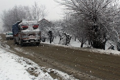 Jammu-Srinagar Highway Shut For 2nd Day Due To Landslide Jammu-Srinagar Highway Shut For 2nd Day Due To Landslide