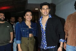 सिद्धार्थ मल्होत्रा और रश्मिका मंदाना ने मिशन मजनू की स्क्रीनिंग पर एक साथ दिए पोज सिद्धार्थ मल्होत्रा और रश्मिका मंदाना ने मिशन मजनू की स्क्रीनिंग पर एक साथ दिए पोज