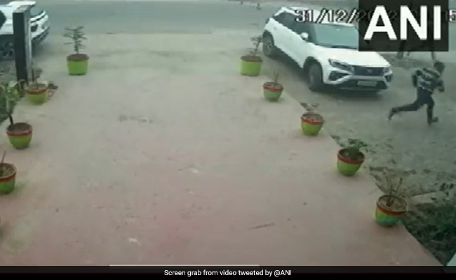 Video: Woman Narrowly Escapes Kidnapping Attempt Outside Gym In Haryana