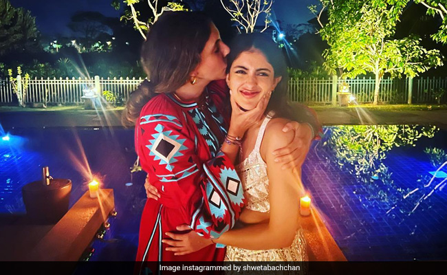 New Year 2023: Shweta Bachchan's Cute Pic With Her "Least Tactile Child," Navya Naveli Nanda