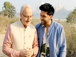 ताजमहल के सामने अनुपम खेर ने गुरु रंधावा से कहा- 'मुझे गाना सीखना है', देखें मज़ेदार वीडियो ताजमहल के सामने अनुपम खेर ने गुरु रंधावा से कहा- 'मुझे गाना सीखना है', देखें मज़ेदार वीडियो