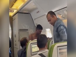 फ्लाइट में कपड़े उतारकर सहयात्री से मारपीट करता दिखा शख्स, लगातार मारता रहा मुक्के, देखिए आगे क्या हुआ... फ्लाइट में कपड़े उतारकर सहयात्री से मारपीट करता दिखा शख्स, लगातार मारता रहा मुक्के, देखिए आगे क्या हुआ...