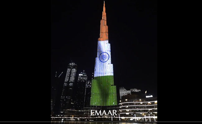 तिरंगे के रंग में रंगा बुर्ज खलीफा, वीडियो देख लोगों ने कहा- कुछ बात है कि हस्ती मिटती नहीं हमारी