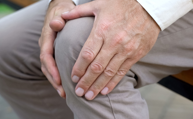 Hot and humid summer weather can worsen the symptoms of arthritis such as inflammation