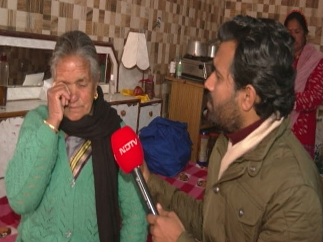 जोशीमठ के प्रभावित परिवारों की एक कमरे में सिमट गई जिंदगी, दर्द बताते छलक पड़े आंसू