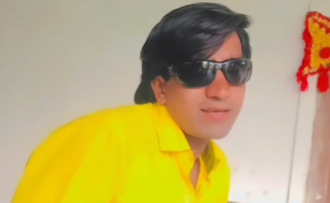 इंटरनेट पर वायरल हुआ Ajay Devgn के हमशक्ल का VIDEO, देखकर Kajol भी खा जाएंगीं धोखा!