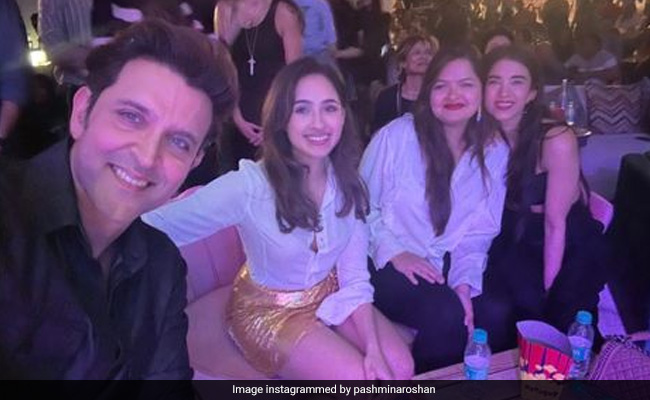 Hrithik Roshan With Girlfriend Saba Azad And Cousin Pashmina In A Picture-Perfect Selfie
