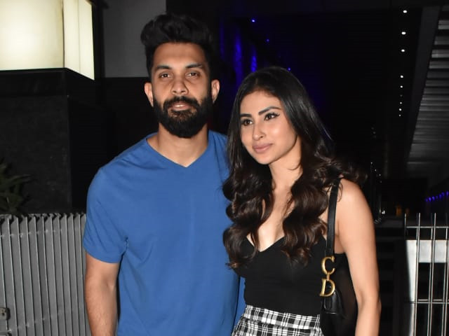 Mouni Roy Enjoys Dinner Date With Husband Suraj Nambiar