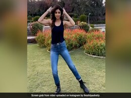 शिल्पा शेट्टी ने गार्डन में 'टम टम' सॉन्ग पर मस्तमौला अंदाज में किया डांस, VIDEO शेयर कर बोलीं- चांस पे डांस शिल्पा शेट्टी ने गार्डन में 'टम टम' सॉन्ग पर मस्तमौला अंदाज में किया डांस, VIDEO शेयर कर बोलीं- चांस पे डांस