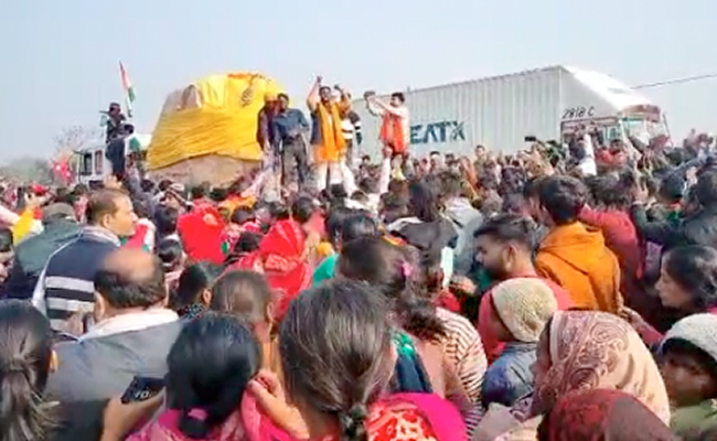 नेपाल से बिहार पहुंची शालिग्राम शिलाएं, स्‍वागत के लिए उमड़ी लोगों की भीड़