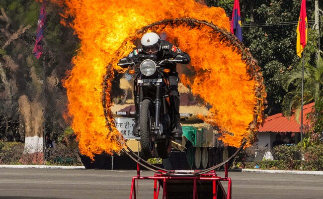 5 Pics: Motorcycle Stunts, Military Parades At Army Day Event In Bengaluru