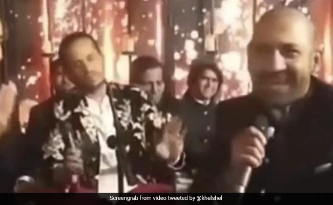 'मुबारक हो तुमको ये शादी तुम्हारी..' सरफराज अहमद ने शान मसूद की शादी पर गाया गाना, पब्लिक बोली- गर्दा उड़ा दिए गुरु..