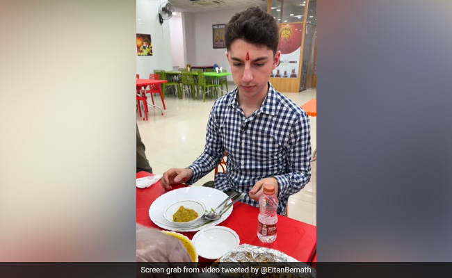 Watch: American Celebrity Chef Eitan Bernath Makes <i>'Litti Chokka'</i> In Bihar