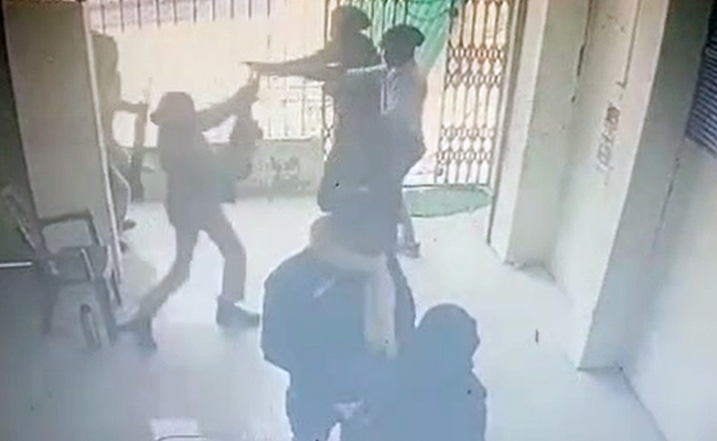 Watch: How 2 Women Cops Stopped Bank Robbery In Bihar