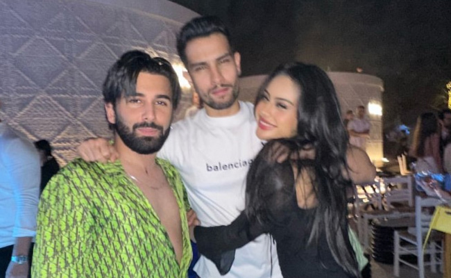 Nysa Devgan Parties With Orhan Awatramani And Other Friends In Dubai. See Pics