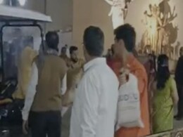 महाकाल लोक में श्रद्धालुओं के बीच मारपीट का वीडियो वायरल, लोग बता रहे-"छवि खराब करने वाला" महाकाल लोक में श्रद्धालुओं के बीच मारपीट का वीडियो वायरल, लोग बता रहे-"छवि खराब करने वाला"