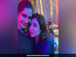 On Farah Khan's Birthday, Sonam Kapoor Shares Throwback Pics From <i>Veere Di Wedding</i> Sets. See Post On Farah Khan's Birthday, Sonam Kapoor Shares Throwback Pics From <i>Veere Di Wedding</i> Sets. See Post