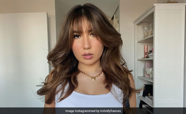 The Viral "Butterfly Haircut" Gives You Voluminous 90s Layers Easily At Home