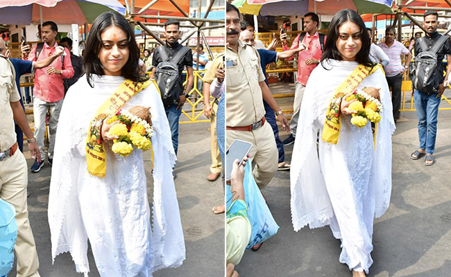 After A Slew Of Daring Dresses, Nysa Devgan Switches To A Chic White <i>Chikankari Salwar</i> Suit