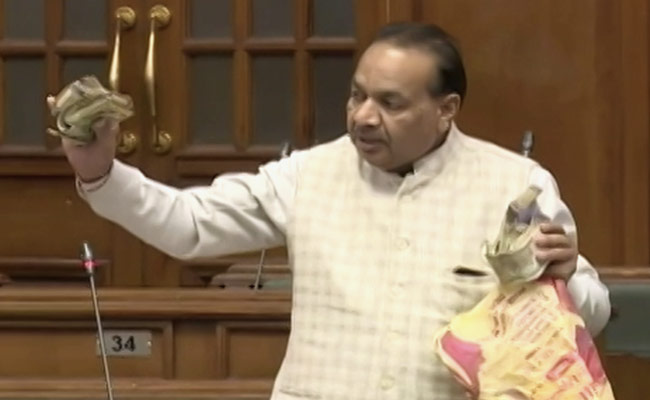 "Life In Danger": AAP MLA Shows Wads Of Notes In Assembly, Alleges Bribery