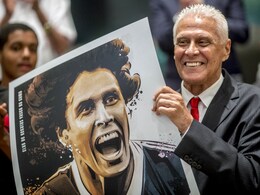 Former Brazil Striker Roberto Dinamite Dies Aged 68