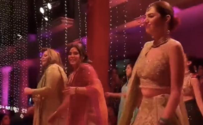 Viral: Mahira Khan Dances To A Govinda Song At A Wedding