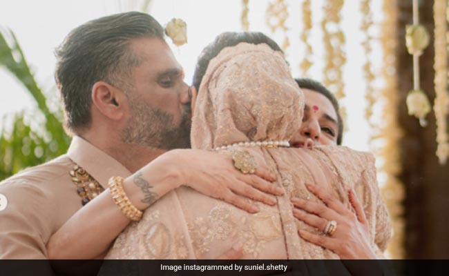 अथिया और केएल राहुल की हल्दी सेरेमनी में कुछ यूं सजा था सुनील शेट्टी का खंडाला वाला फार्महाउस, वायरल हुईं INSIDE PICS