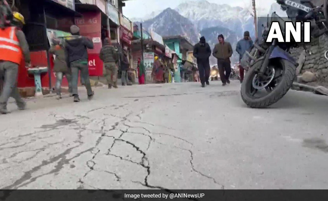 Disaster Control Room Set Up In Sinking Joshimath For <i>Char Dham Yatra</i>