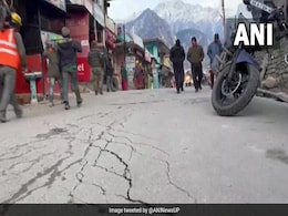 जोशीमठ में पैदल रास्ते पर अचानक फूटा जलस्रोत, मची अफरा-तफरी जोशीमठ में पैदल रास्ते पर अचानक फूटा जलस्रोत, मची अफरा-तफरी