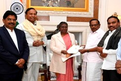 Amid Row With Governor, Tamil Nadu Government Meets President Amid Row With Governor, Tamil Nadu Government Meets President