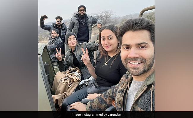 Inside Varun Dhawan-Natasha Dalal's New Year Celebrations With Arjun Kapoor-Malaika Arora And Others